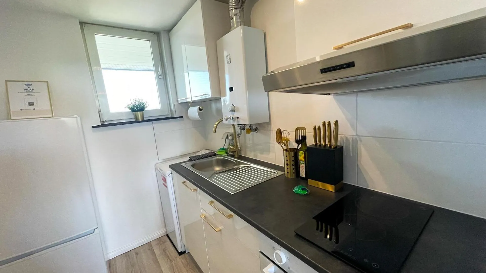 Messe-Apartment Fuer 5 Gaeste Mit Balkon Und Lift Ганновер